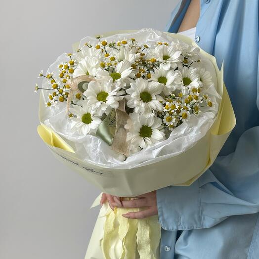 Букет с ромашкой и хризантемой