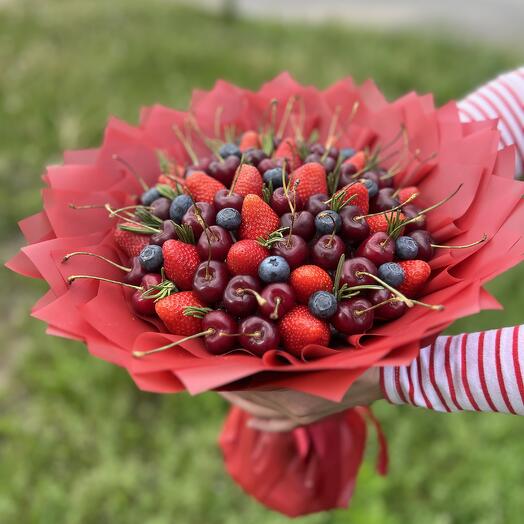 Букет из клубники и черешни Мираж XS