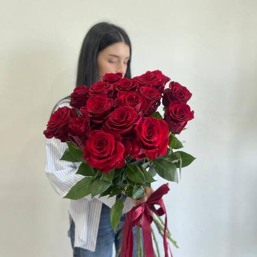 15 голландских красных роз большой бутон