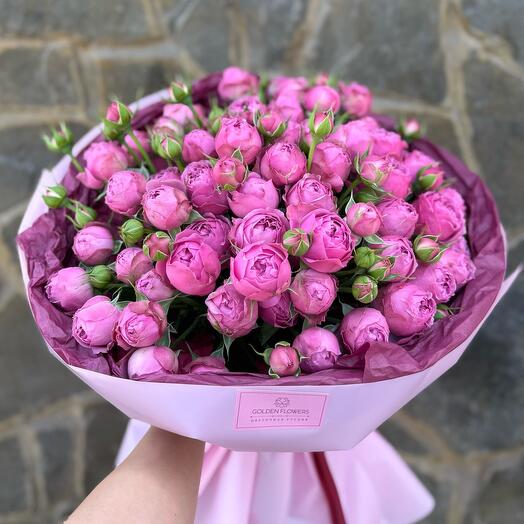 Bouquet of peony-shaped roses