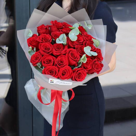 Шикарный букет голландских роз RED