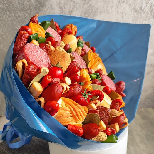 Мужской букет с колбасой и сыром " Марко"