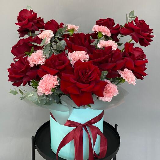 Бокс большой с французской розой и диантусами