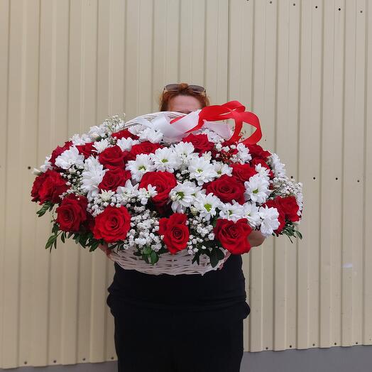 Корзина с цветами