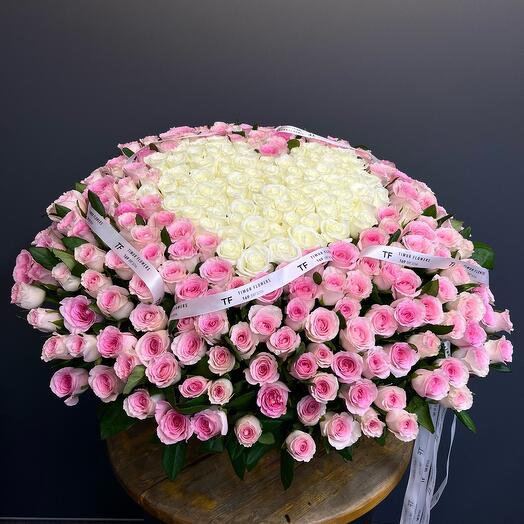 Объемное Роскошное сердце из роз в корзине 301шт