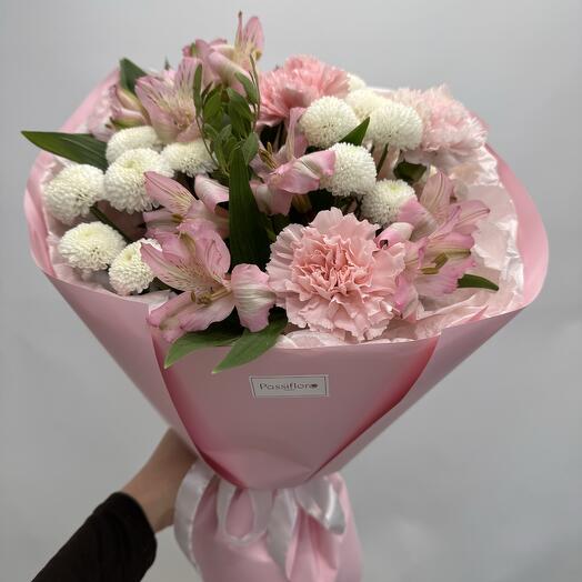 Букет из альстромерий, диантусов и альстромерий