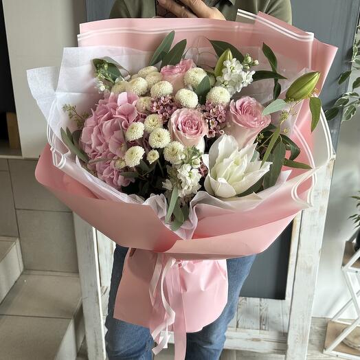 Пышный букет с гортензией и ароматной лилией 💕