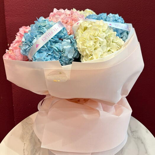 Моно-букет с нежными гортензиями