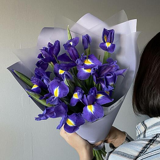 Букет из 15 ирисов