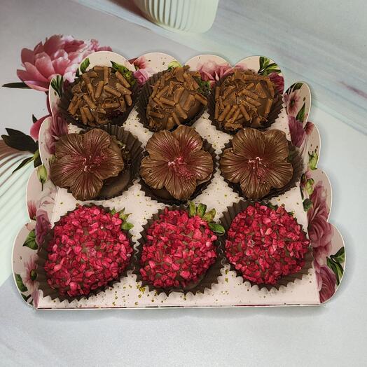 Клубника в шоколаде "Шоколадный гибискус",  набор клубники в шоколаде 9 ягод