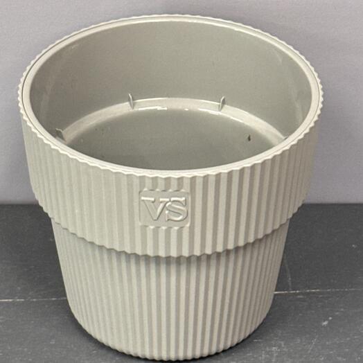 Пластиковый горшок серый 2,4 л