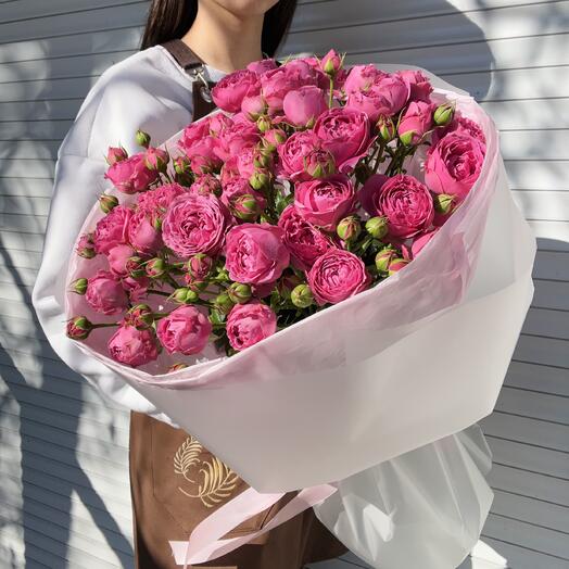 Кустовая пионовидная Роза в букете