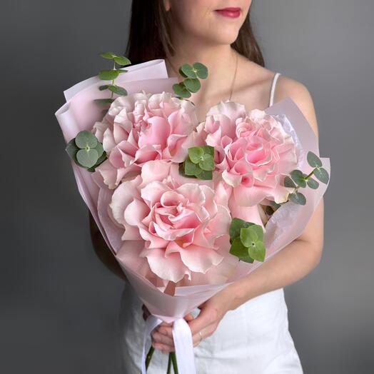 Букет комплимент французские розы и эвкалипт