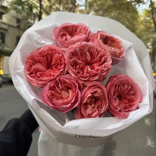 Garden rose mono bouquet