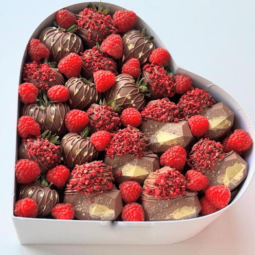 Клубника в шоколаде и Дубайские сердечки «Chocolate mood»