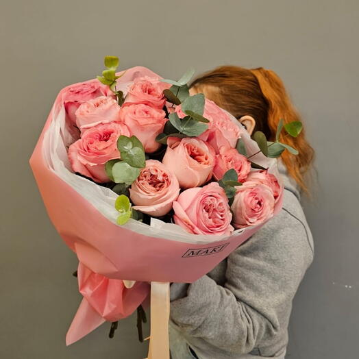 15 роз Pink x-pression с эвкалиптом