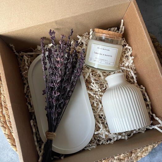 Lavanda estable y luz aromática en la bandeja