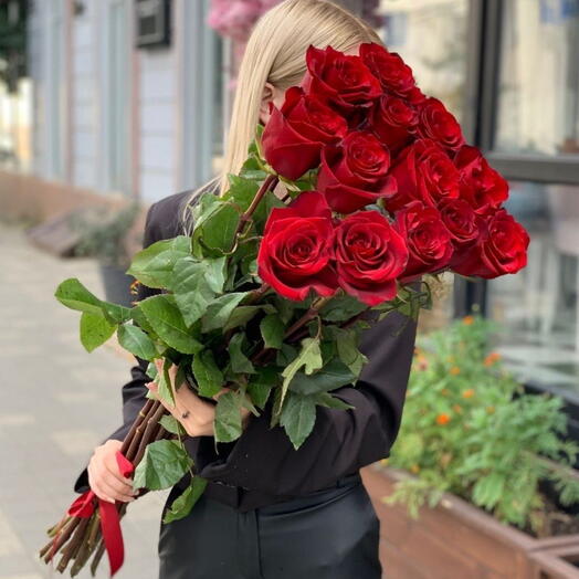 Красные импортные розы