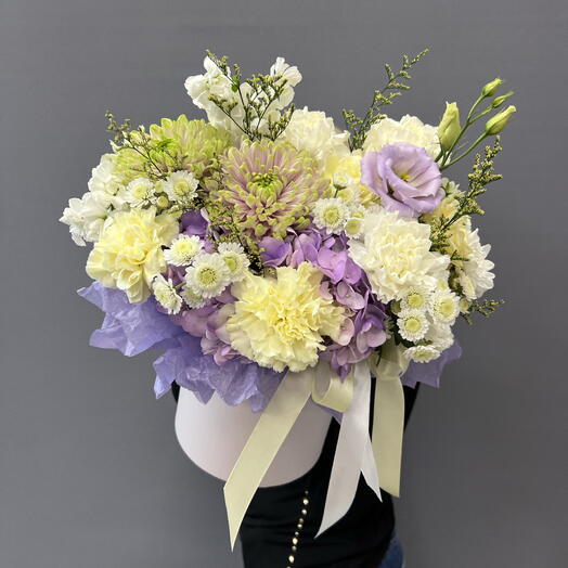 Arrangement of hydrangea, chrysanthemums, stock and lisianthus "Sweet Dream"