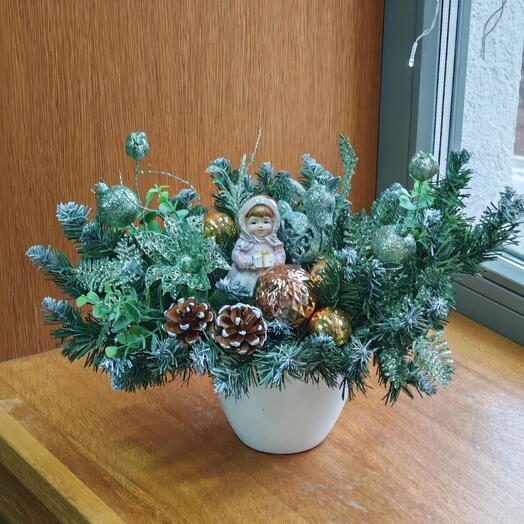 Новогодняя композиция "Девочка с олененком"