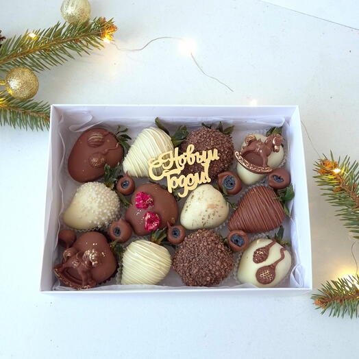 Набор с клубникой в шоколаде "Новогодний", два шоколада, 12шт