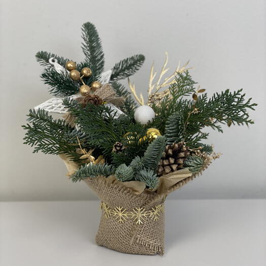 Новогодняя композиция с декором «Звезда. Золото»