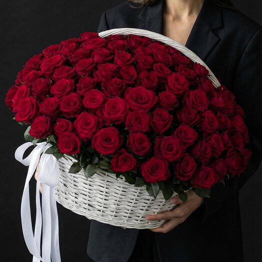 🎁️️️🎁🎁151 роза в корзине сорта Red naomi