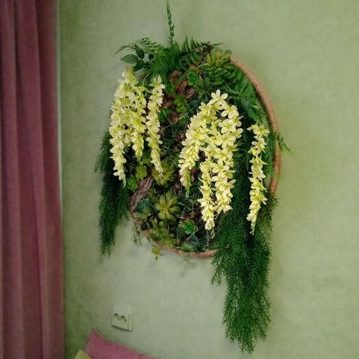 Панно круглое на стену с искусственными растениями и корой дерева