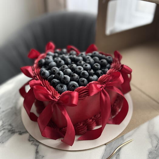 Торт сердце на 14 февраля 1,5 кг с голубикой