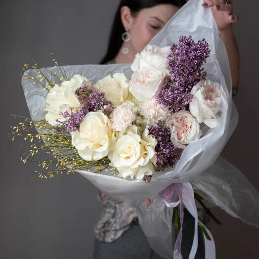 Букет из роз и сирени