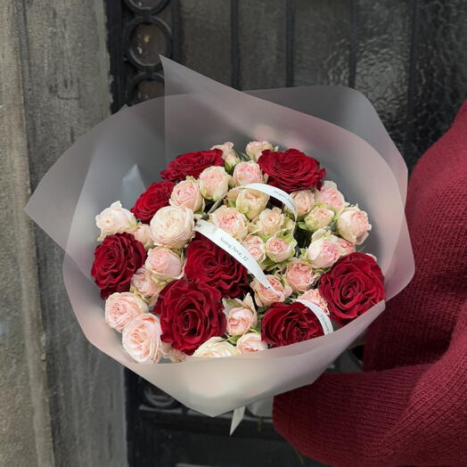 Букет с сердечками Бомбастические садовые розы Размер L