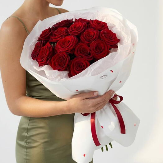 Шикарный букет из 15 крупных премиальных роз red Nomi