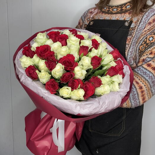 Букет из 51 небольшой розы
