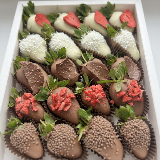 Набор клубники в шоколаде ПУСНСЕТИЯ