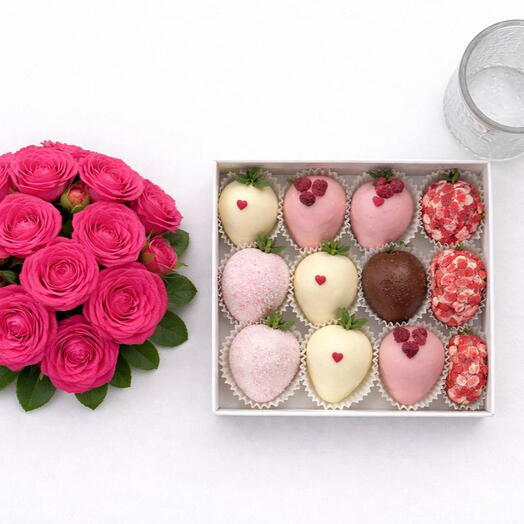 Подарочный набор «Berry Love Box» + декоративная ваза + букет роз — клубника в шоколаде, букет роз, сладкий подарок