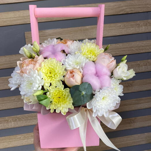 Цветы в боксе с ручкой 💐
