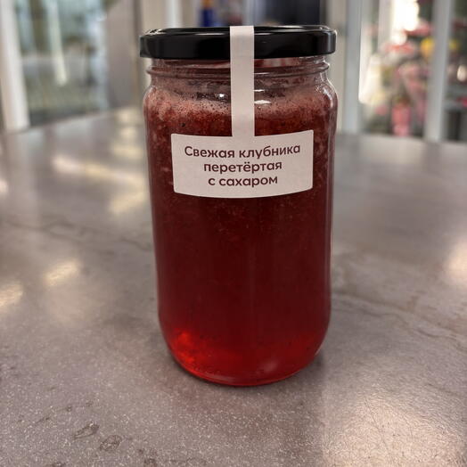 Свежая клубника перетертая с сахаром