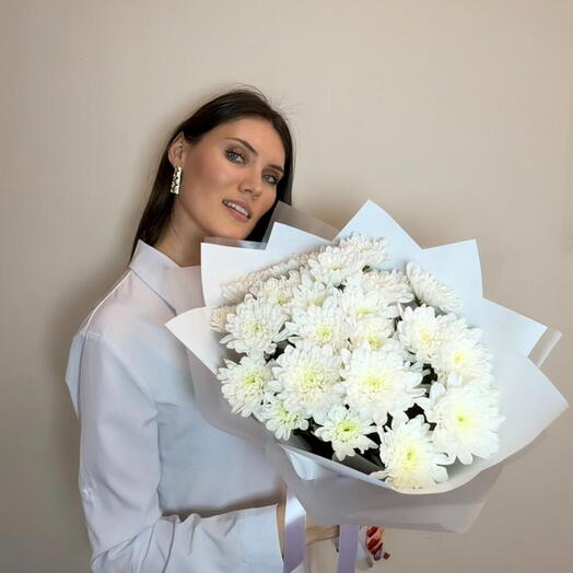 Букет из 5 белых кустовых хризантем