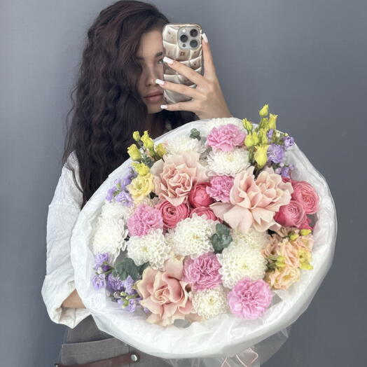 Авторский букет💐 с Француской Розой Пинк Мондиаль💕 сиреневой маттиолой💜и розовыми диантусами🩷