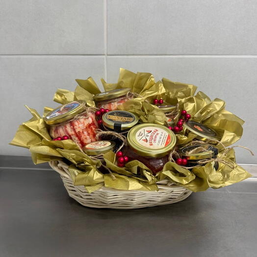 Корзина с фалангами краба, черной и красной икрой «Дорого-богато»