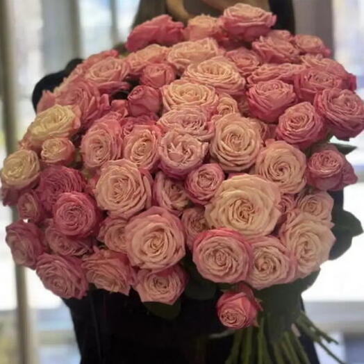 Букет из кустовых пионовидных роз 25 шт. LOVE