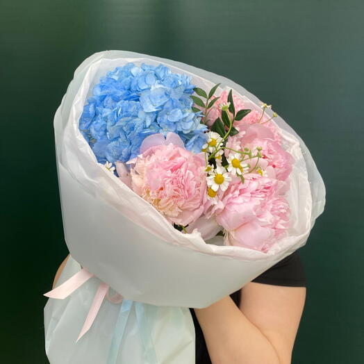 Букет с пионами и гортензией дофаминовый🌸