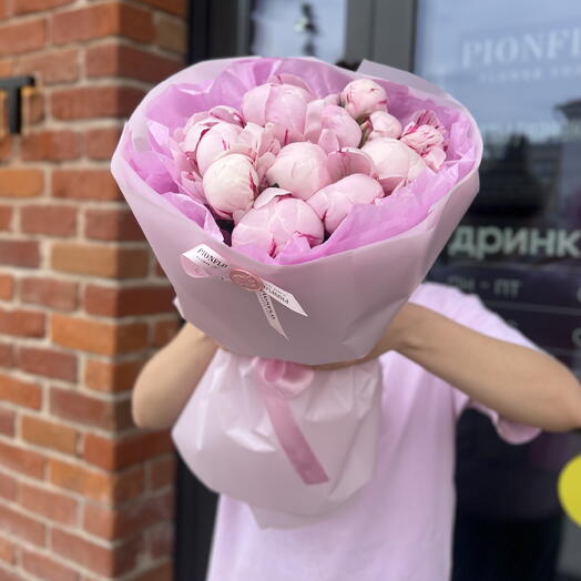 Букет из 11 ароматных пионов