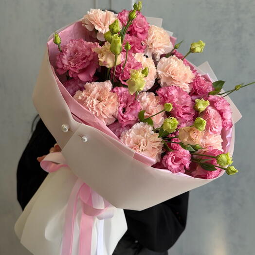 «Клубничный зефир» букет из эустомы и диантусов 😍🌸🫶🏻
