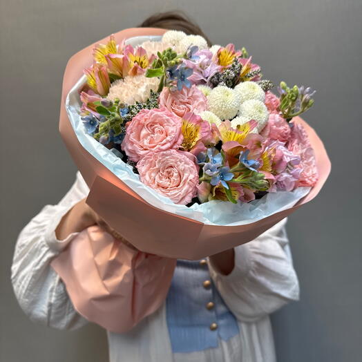 Роза кустовая, альстромерия, диантус, матиолла
