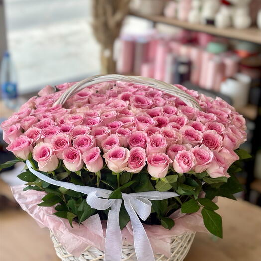 Роскошная корзина розовых роз (151шт)