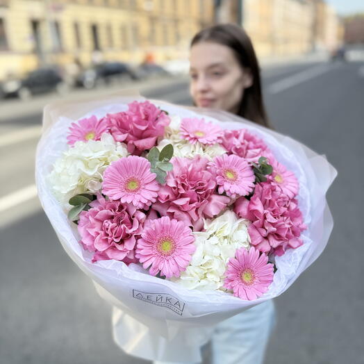 Букет с гортензией, французской розой и герберами