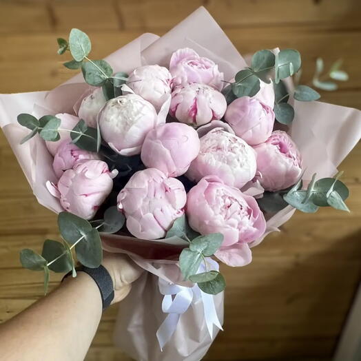 Пионы с эвкалиптом 15шт