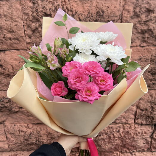 Букет 💐 🌸 «Нежное дыхание рассвета» 🤍💖🌿белоснежная хризантема😍яркая кустовая Роза 🩷стойкая альстромерия🪷в нежном фоамиране 💋