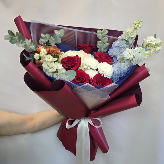Premium Букет из розы, гортензии, альстромерии, дельфиниума и хризантемы